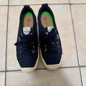 Cariuma -  Women's OCA Low Navy Canvas Sneaker. Hardly worn almost like new.